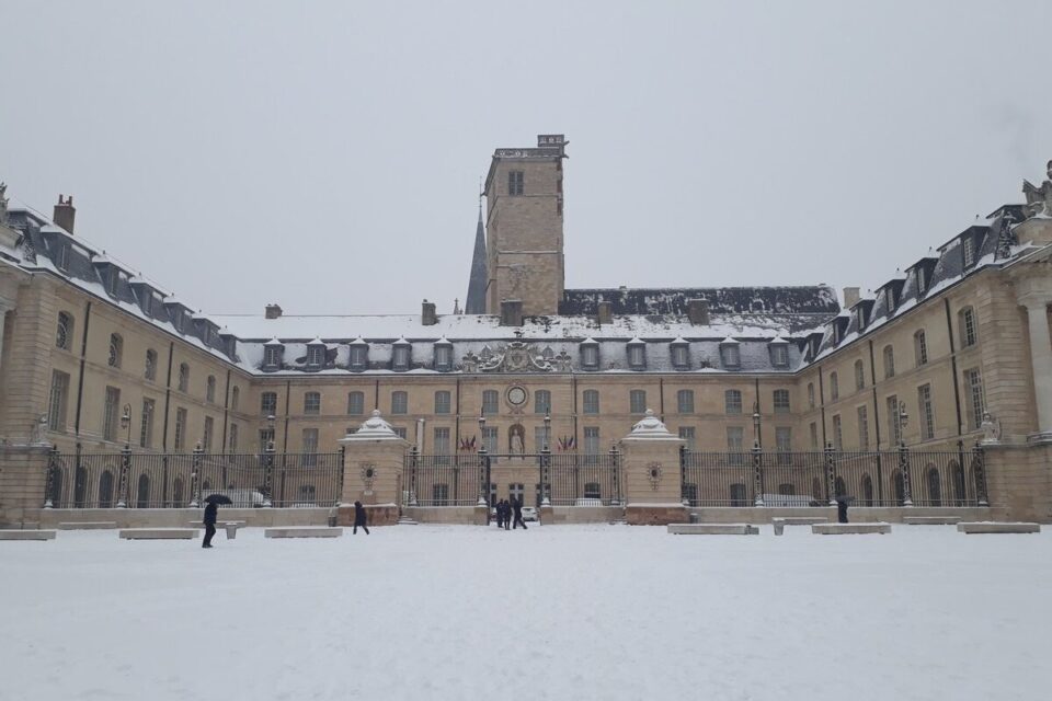 le palais des ducs sous la neige